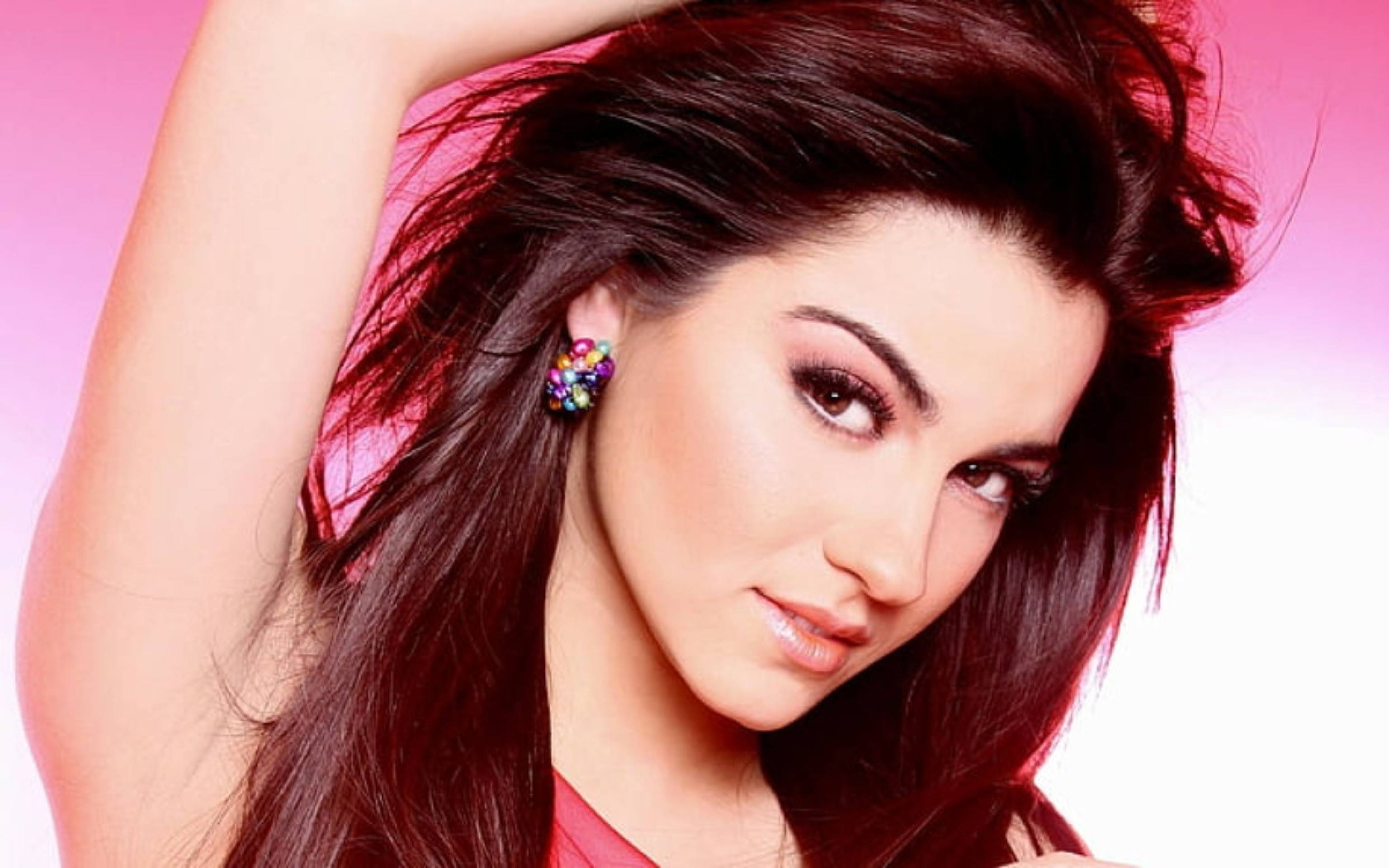 Maite Perroni mantém viva a esperança de lançamento do documentário do RBD
