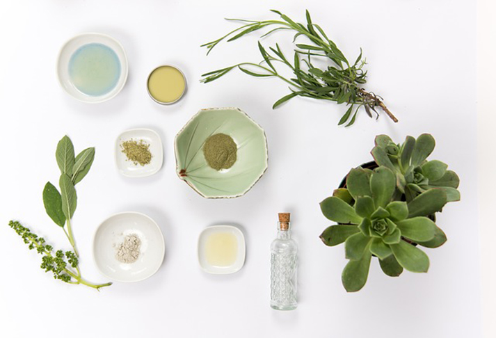 Não esprema cravos e espinhas. A ferida fica aberta, aumentando o risco de infecção, com a entrada de bactérias. O melhor é fazer uma esfoliação com bons produtos ou usar uma máscara que remova os cravos, recomendada por especialista.- dungthuyvunguyen pixabay