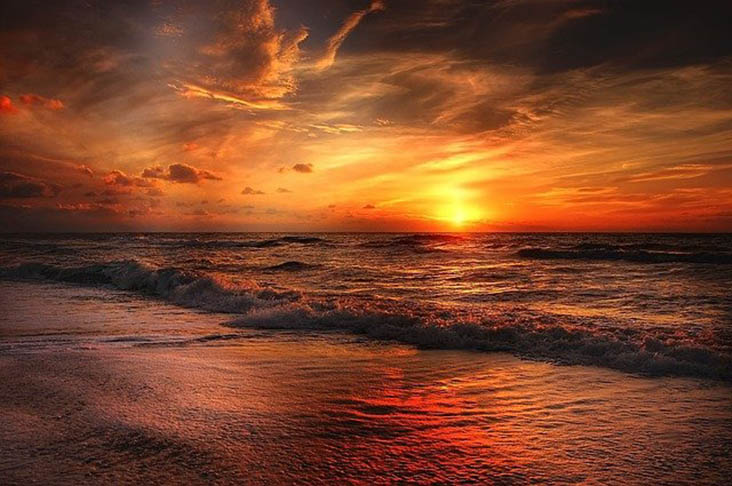 Com o verão, aumenta a exposição ao sol, à água do mar e ao cloro das piscinas. É preciso redobrar os cuidados com a pele e os cabelos. Veja dicas importantes para que você possa curtir a estação em prejudicar a saúde e a beleza!-pixabay