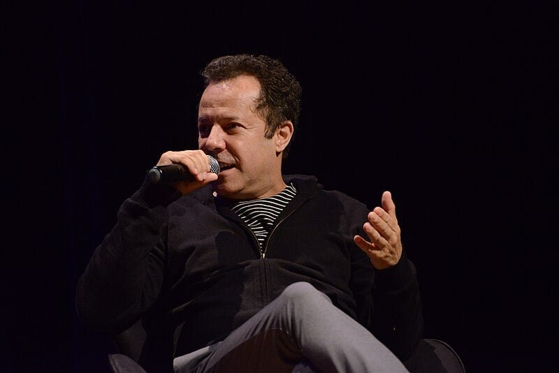 Lixo Extraordinário - Documentário anglo-brasileiro sobre o artista plástico Vik Muniz concorreu ao Oscar de 2011 na categoria Melhor Documentário. 
