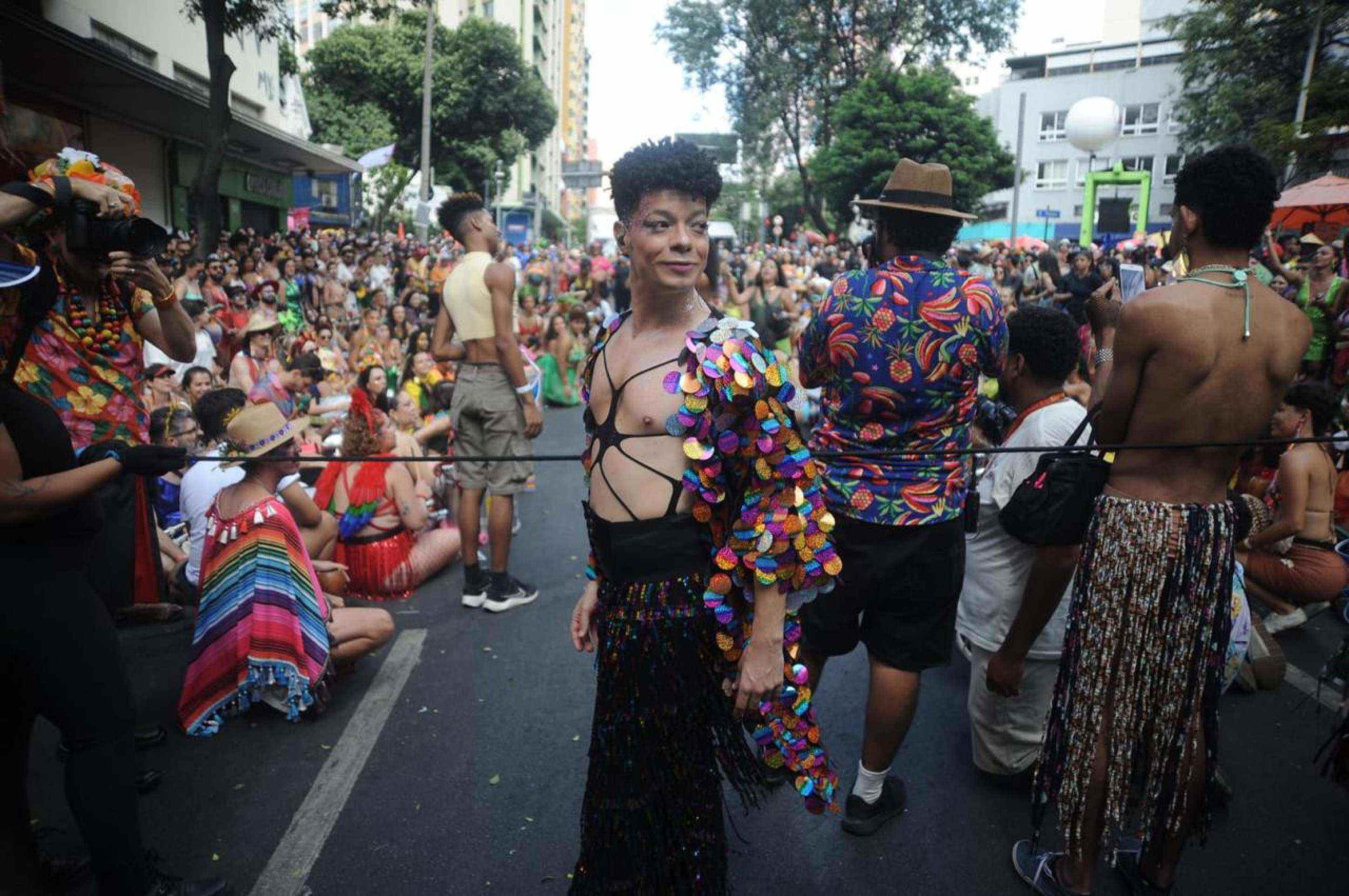 O cortejo desceu a Avenida Amazonas e coloriu o Centro da capital-crédito:Alexandre Guzanshe/ E.M /D.A Press