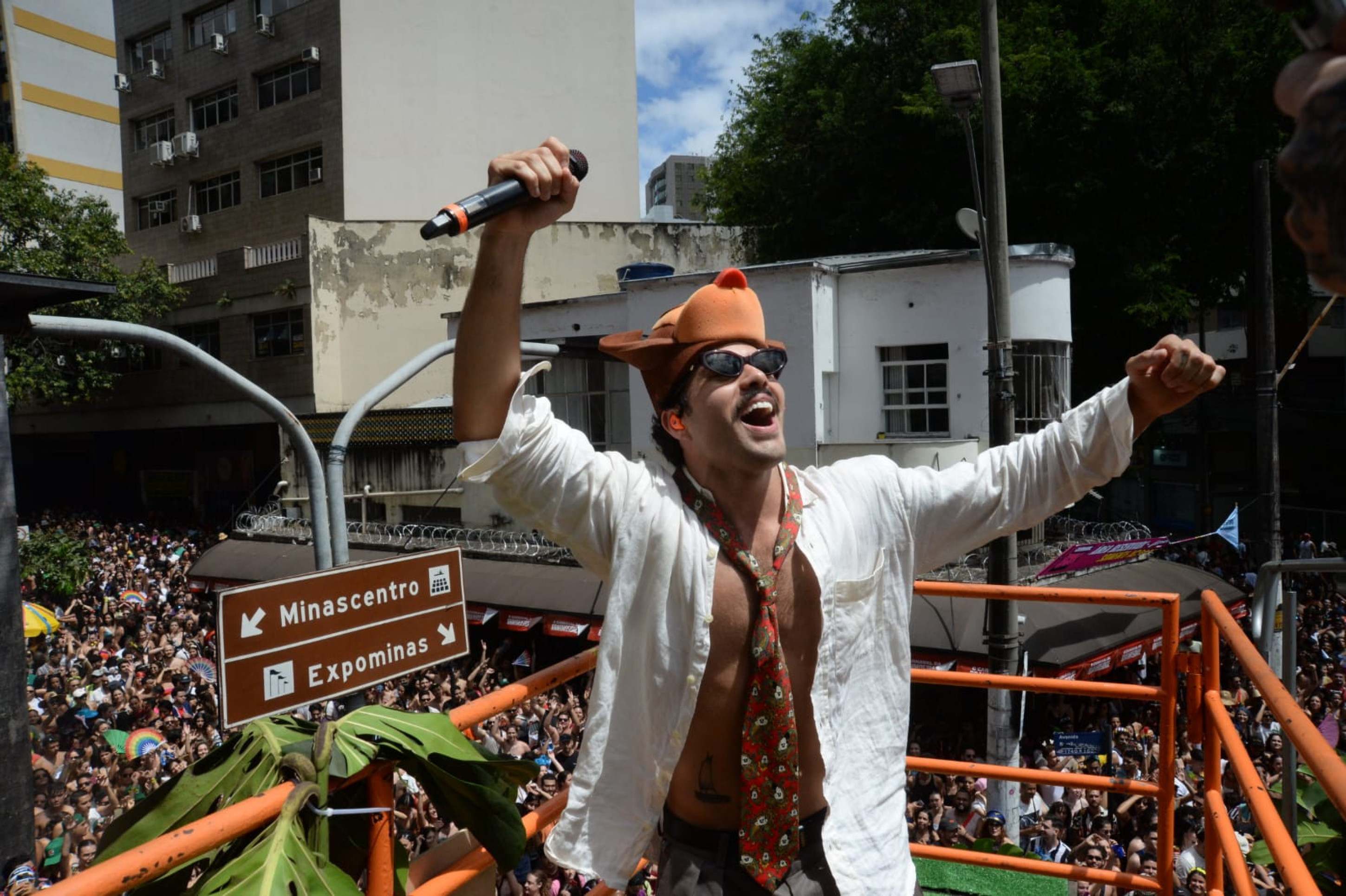 Na sua segunda edição o bloco arrastou milhares de foliões na Av Brasil neste domingo-Tulio Santos/EM/DAPRESS
