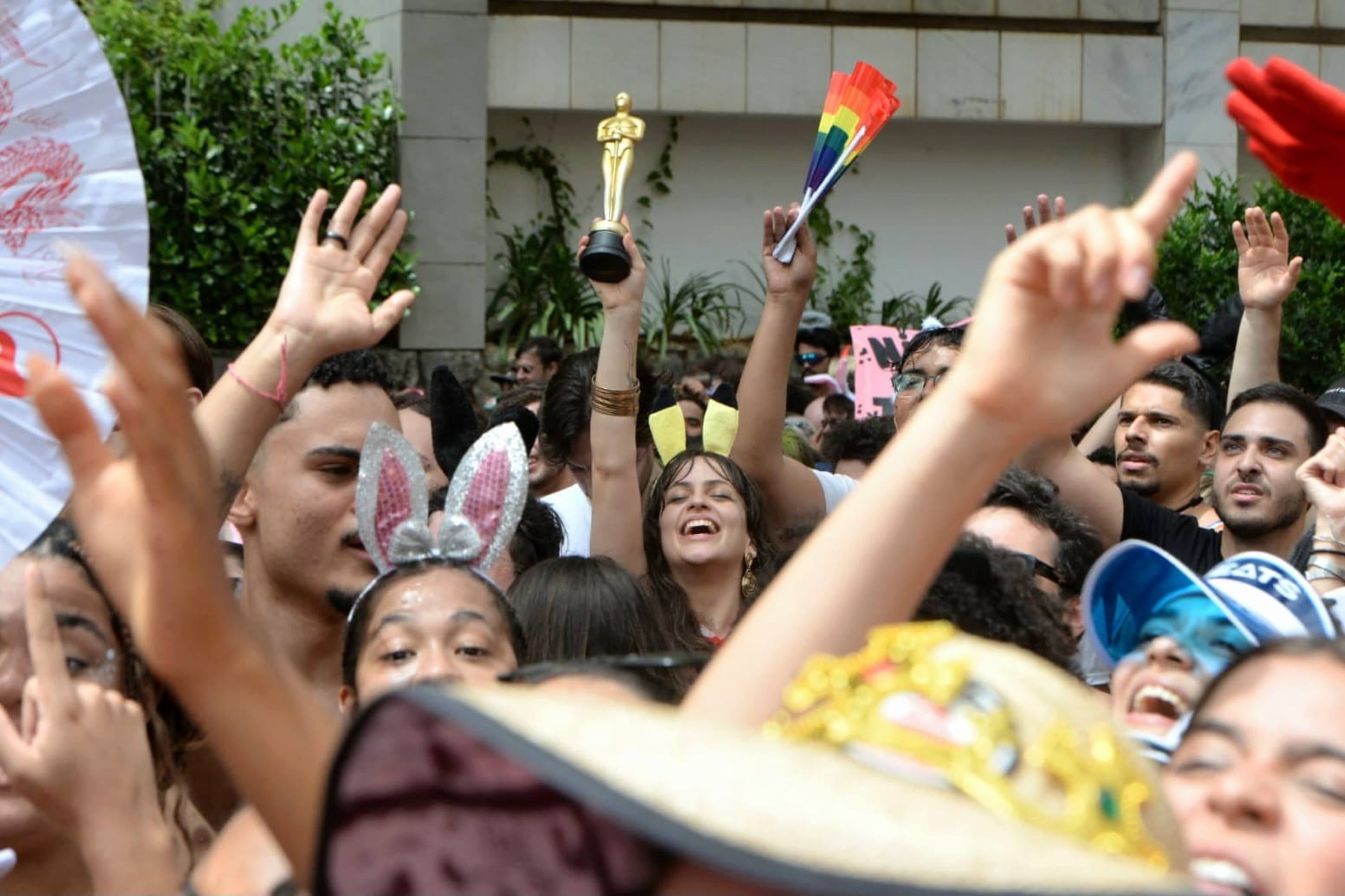 Na sua segunda edição o bloco arrastou milhares de foliões na Av Brasil neste domingo-Tulio Santos/EM/DAPRESS
