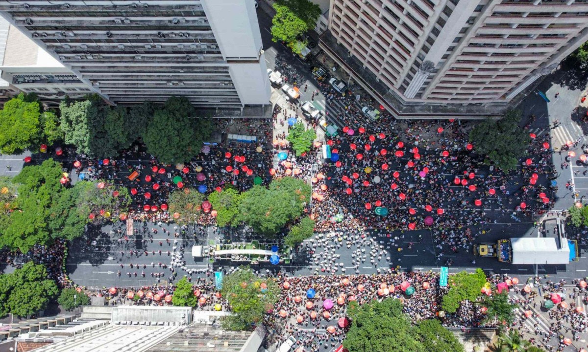 Bloco Baianas Ozadas visto de cima -  (crédito: Imagem: Leando Couri/EM/D.A)