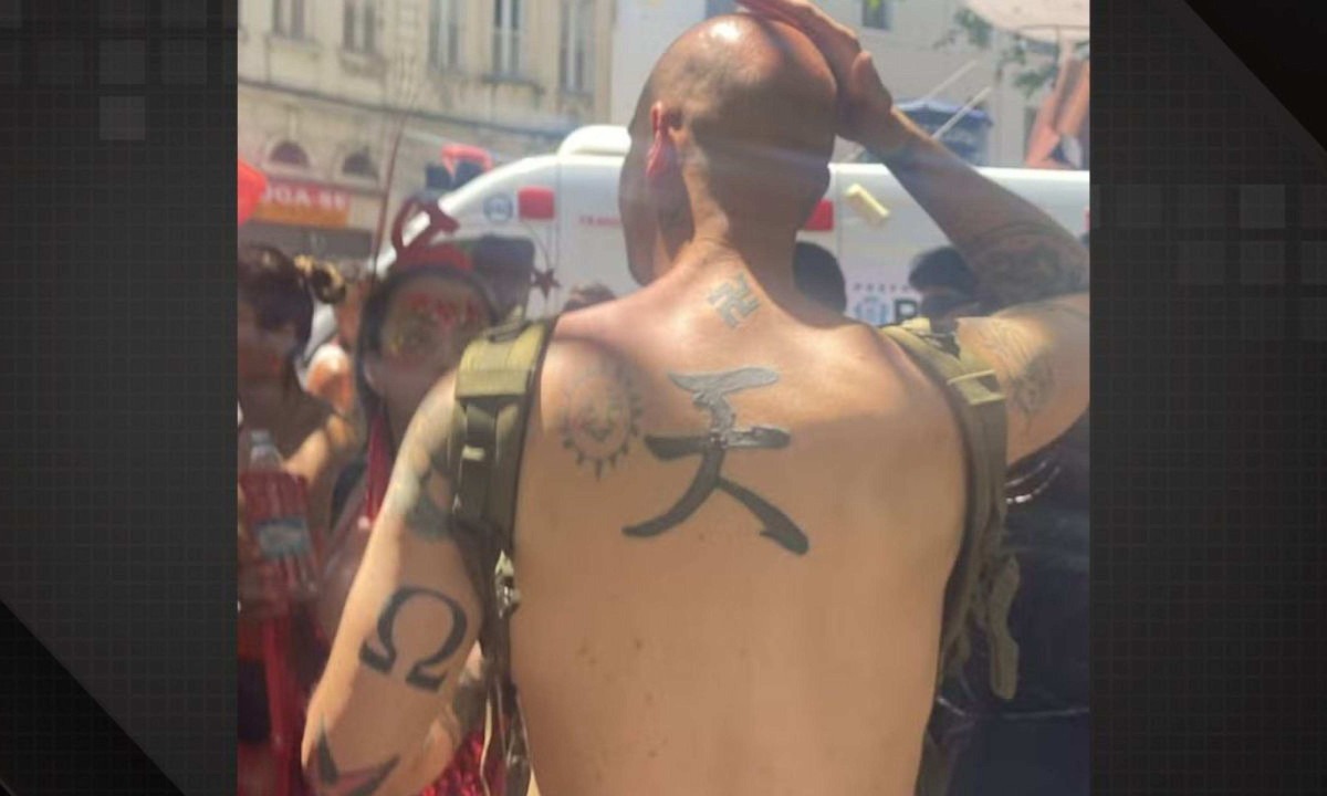 O motivo da confusão foi a exibição de diversas tatuagens nazistas pelo homem -  (crédito: Reprodução/Redes Sociais)