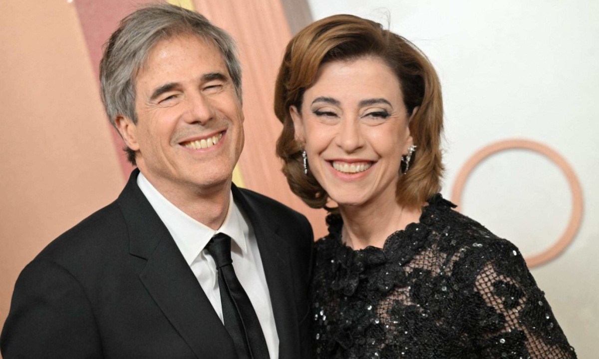  Walter Salles, diretor de Ainda Estou Aqui, e Fernanda Torres, antes da cerimônia do Oscar 2025, que premiou a produção brasileira como Melhor Filme Internacional -  (crédito: Robyn Beck / AFP)