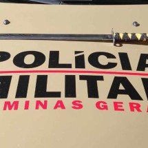 Carnaval BH: homem é preso depois de roubar foliões sob ameaça de espada - PMMG