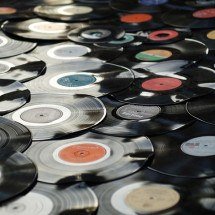 Eternos: Revista britânica elege os melhores discos da história - Tibor Janosi Mozes por Pixabay