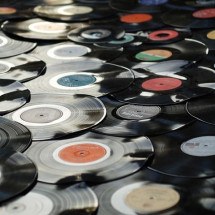 Eternos: Revista britânica elege os melhores discos da história - Tibor Janosi Mozes por Pixabay