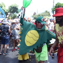 Carnaval BH: Estagiários Brass Band homenageia ícones de BH; veja fotos     - Gladyston Rodrigues/EM/D.A