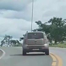Motorista dirige em zigue-zague, mata pedestre e morre ao bater em árvore - Material cedido ao Correio 