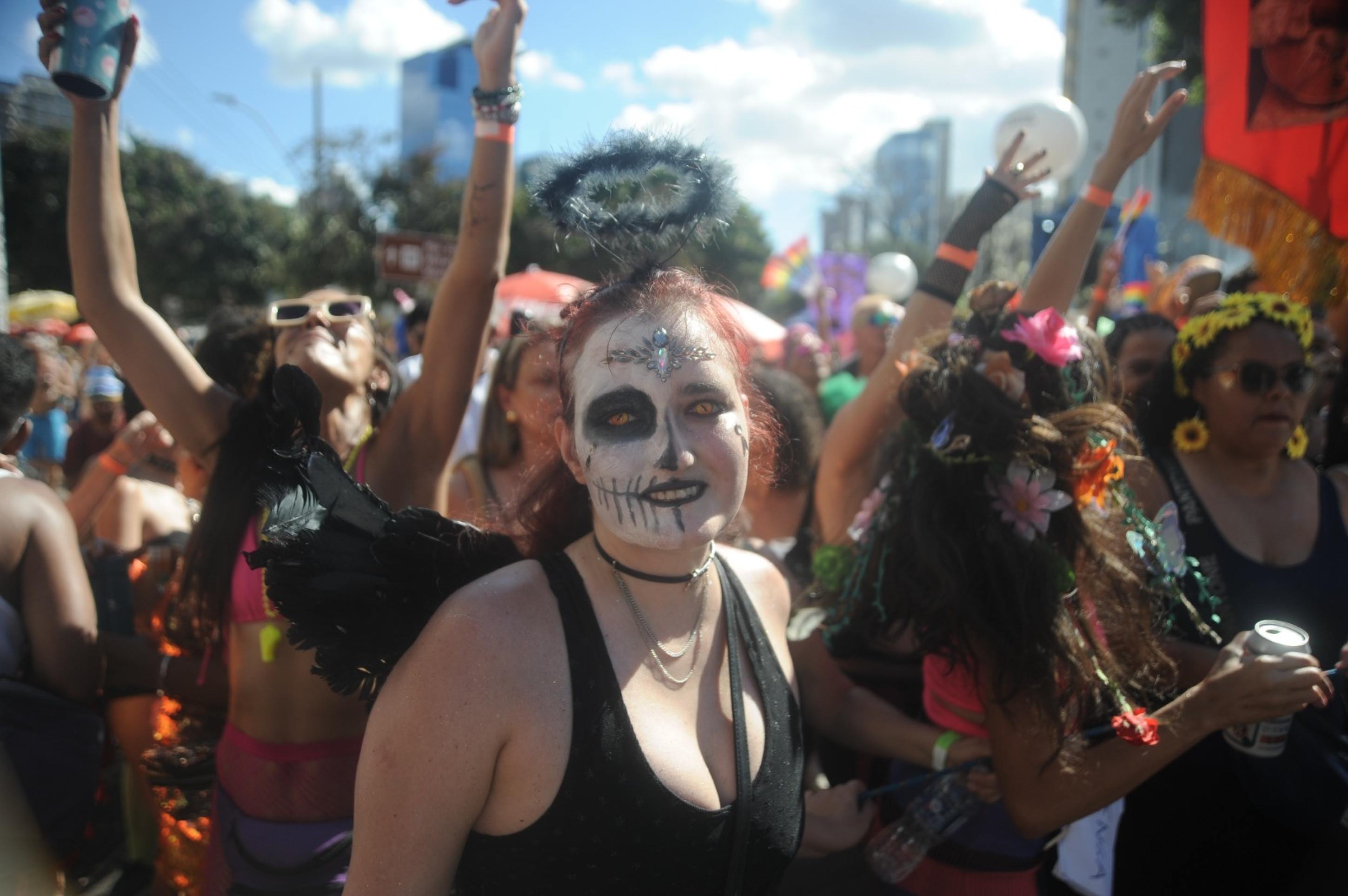 Camila Correa usa a mitologia nórdica para a fantasia usada no Bloco Alcova Libertina