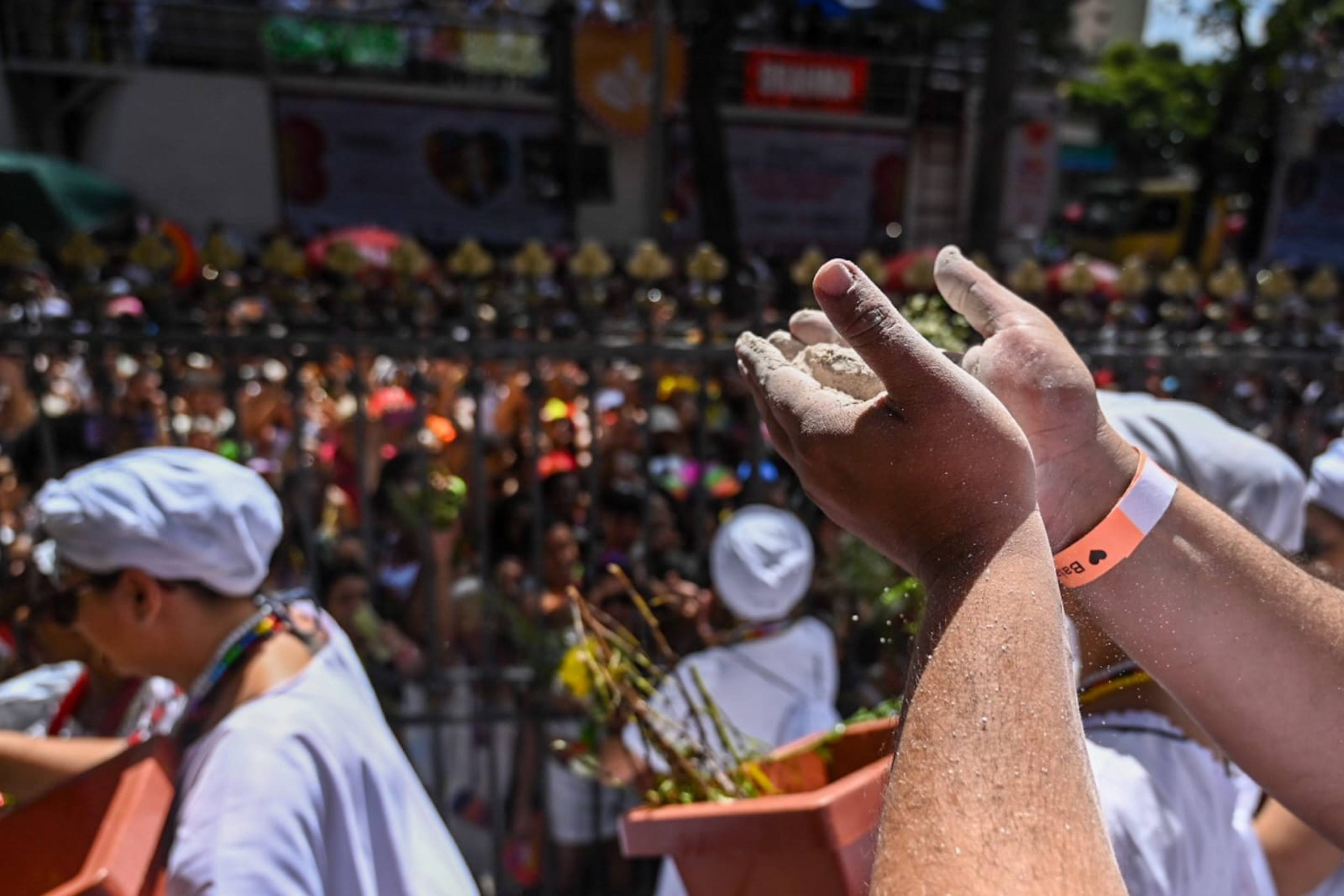 União entre fé e folia durante a lavagem da Igreja São José