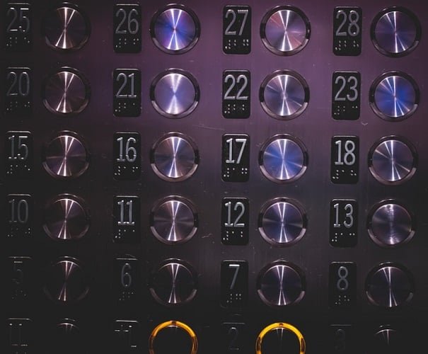 O homem tinha 49 anos e realizava a manutenção preventiva do equipamento no momento do acidente.