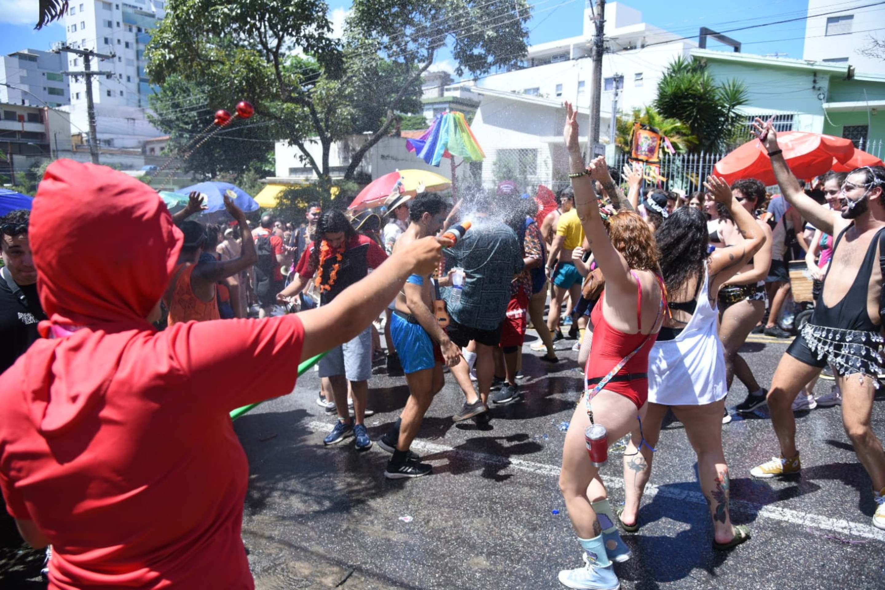 O bairro Santa Inês, na Região Leste de Belo Horizonte, se transforma no palco vibrante do cortejo do Estagiários Brass Band (EBB)-Gladyston Rodrigues/EM/D.A