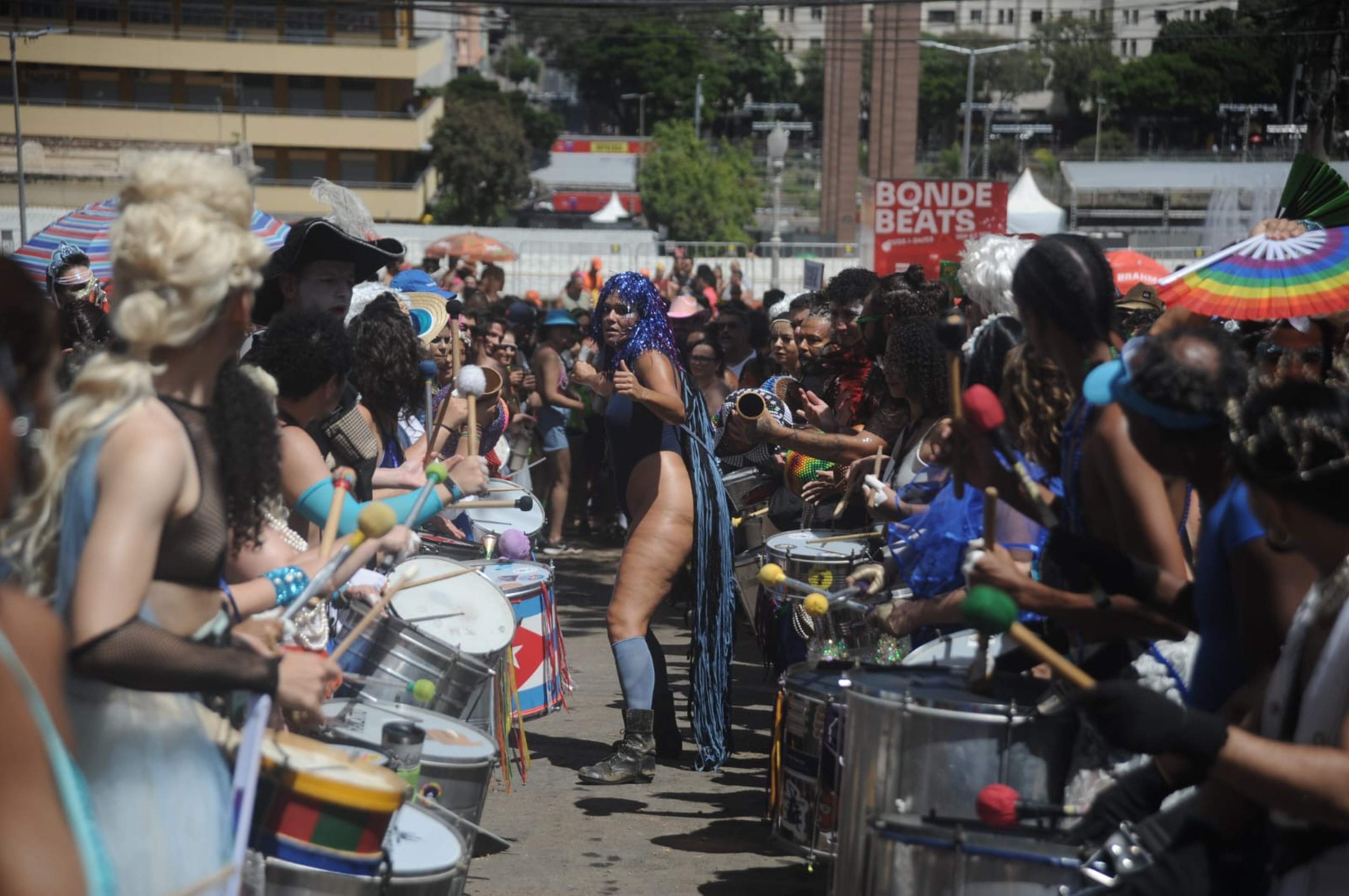 O bloco desfilou no Bairro Floresta, Região Centro-Sul da capital mineira, e teve gritos contra o projeto de anistia para os golpistas do 8 de janeiro-Alexandre Guzanshe/ E.M /D.A Press