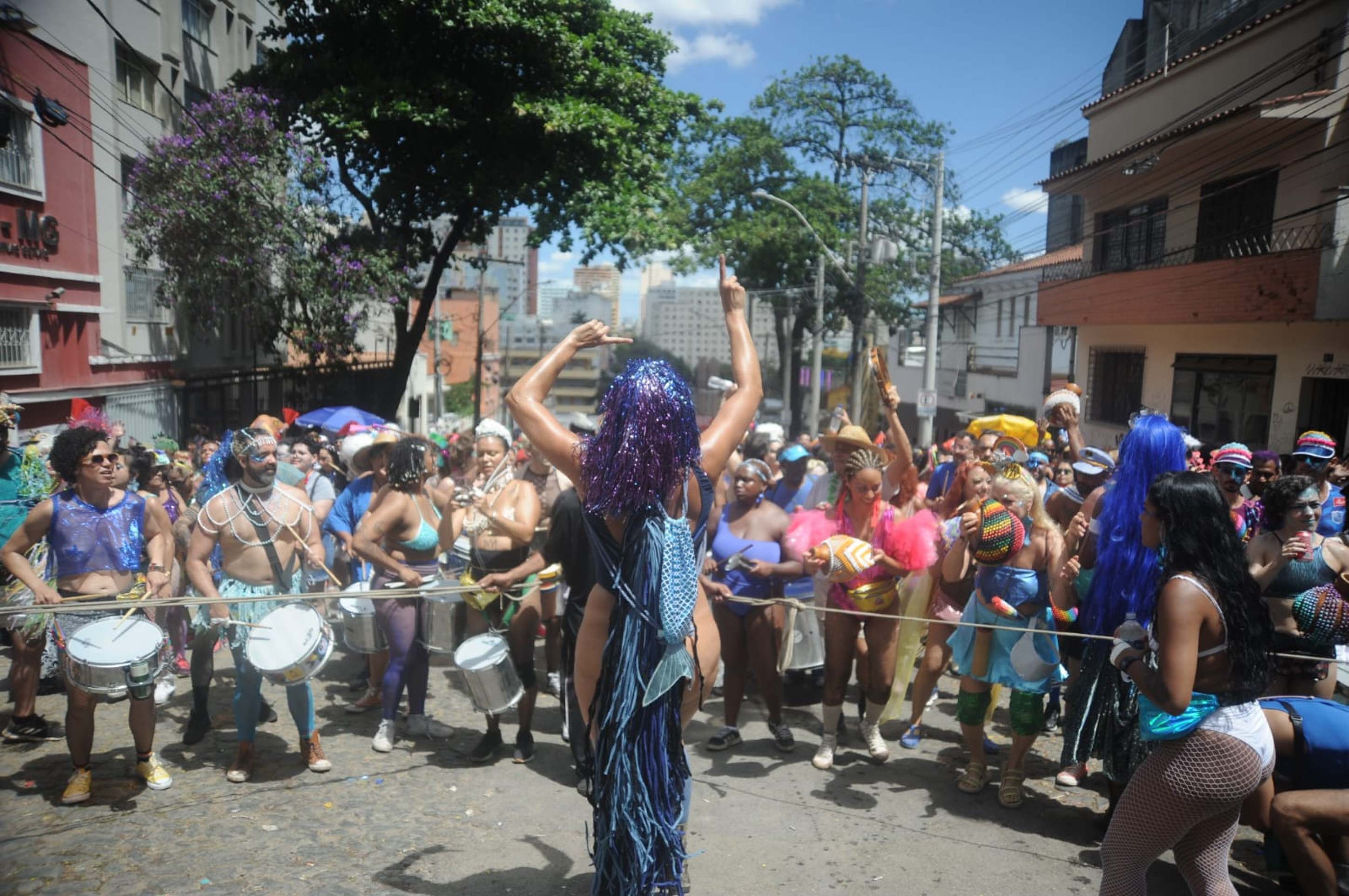 O bloco desfilou no Bairro Floresta, Região Centro-Sul da capital mineira, e teve gritos contra o projeto de anistia para os golpistas do 8 de janeiro-Alexandre Guzanshe/ E.M /D.A Press