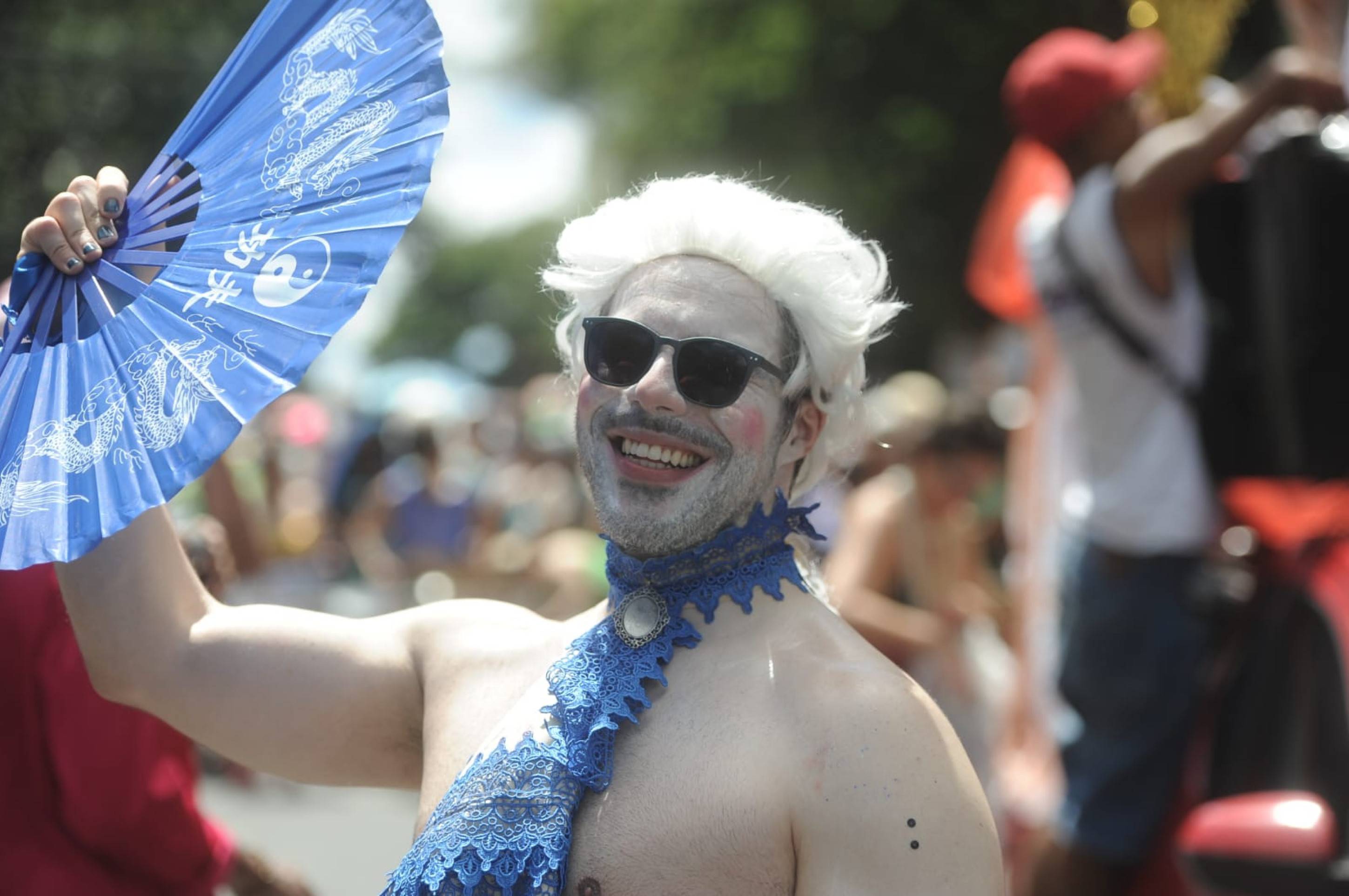 Ao som de muito axé, marchinhas e funk, o bloco desfilou pelas ruas do bairro da Região Centro-Sul e carregou uma multidão-Alexandre Guzanshe/ E.M /D.A Press