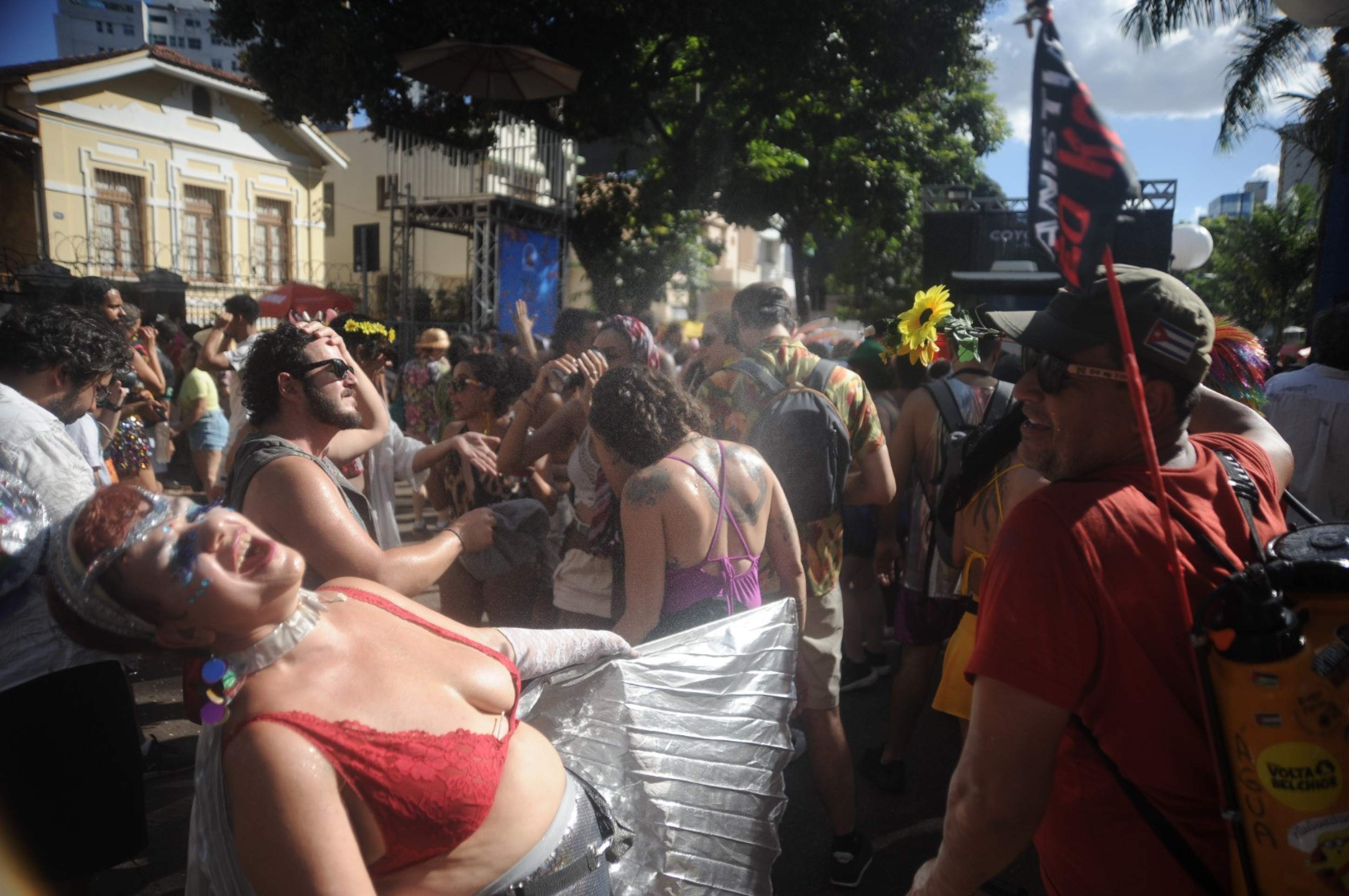 O Bloco Alcova Libertina, que mistura clássicos do rock com ritmos brasileiros, desfila, neste ano, a importância do despertar para a consciência ambiental