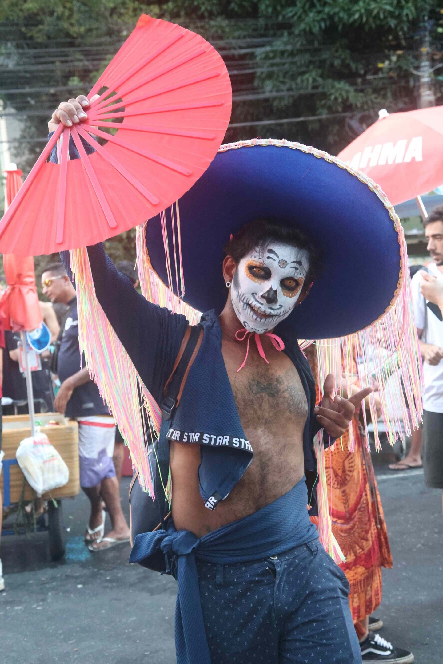 Bloco Arrastão Eletrônico, comandado pelo DJ e multiartista Felipe Reis, mistura estilos como house, techno, trans, com ritmos tropicais.-Marcos Vieira/EM/D.A Press