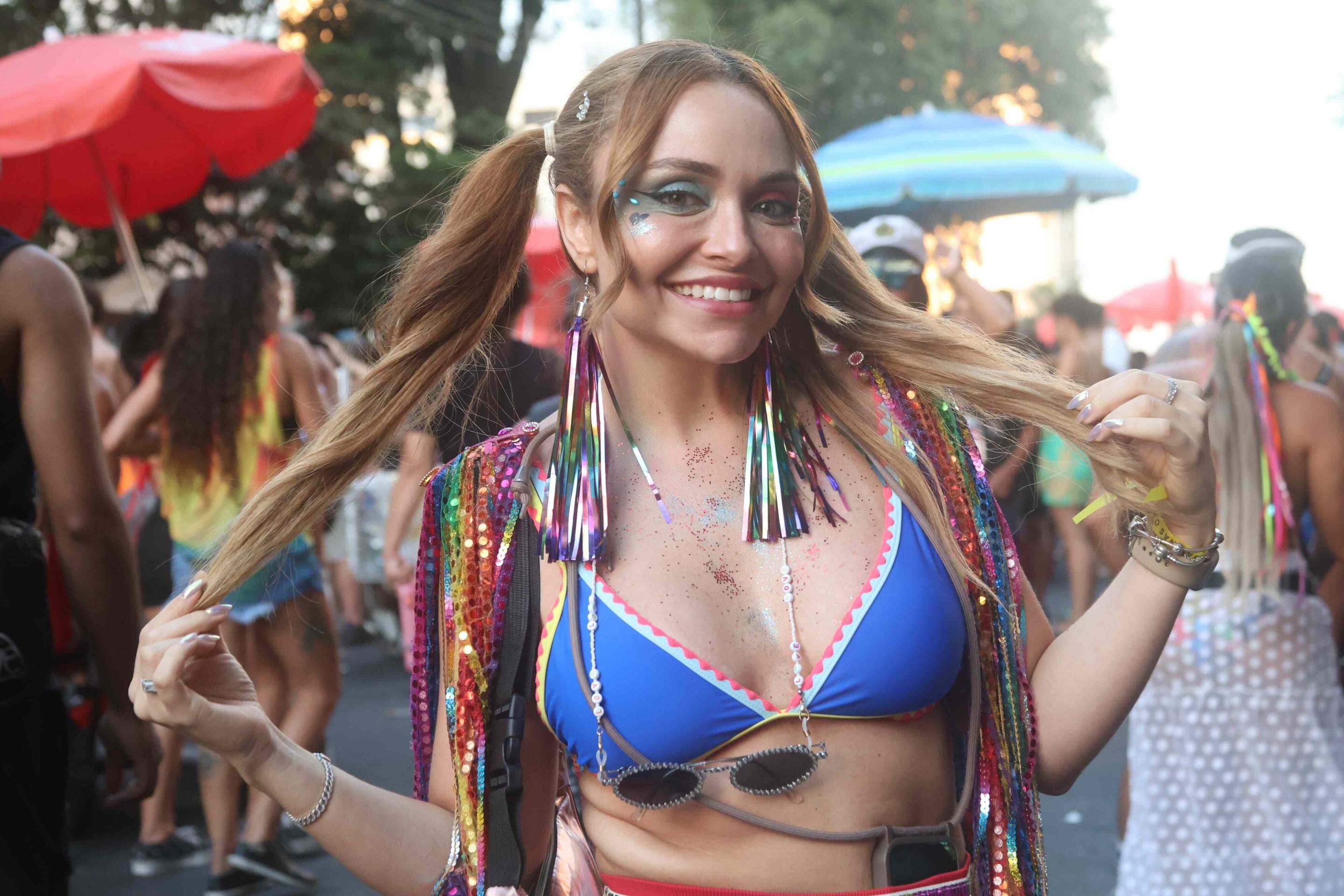 Bloco Arrastão Eletrônico, comandado pelo DJ e multiartista Felipe Reis, mistura estilos como house, techno, trans, com ritmos tropicais.-Marcos Vieira/EM/D.A Press