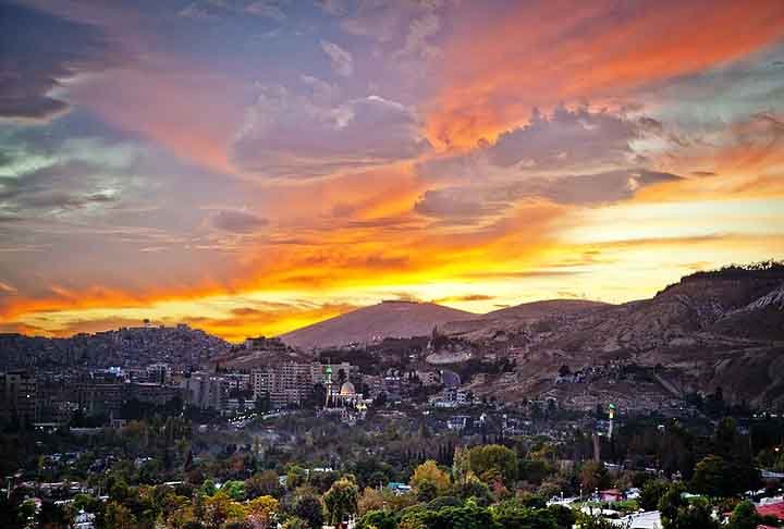 Afinal, a localização da capital da Síria é estratégica, entre o rio Barada e as rotas comerciais. Isso faz dela um importante centro cultural e comercial. 