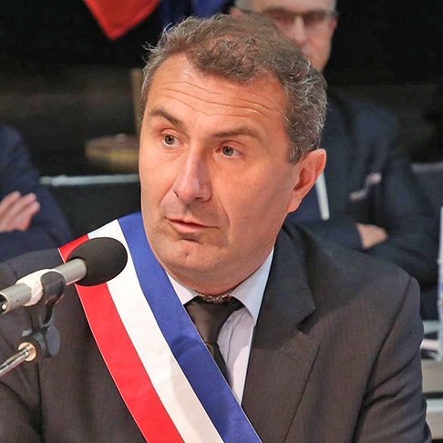 O então prefeito Stéphane Blanchet também entrou na queda de braço com o Carrefour. 