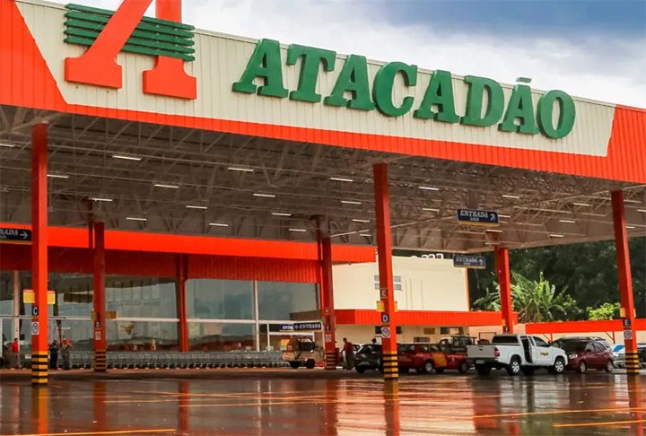 O Atacadão é uma rede de atacarejo que pertence ao Carrefour. Na visão dos moradores e comerciantes, a chegada do poderoso afetaria o comércio local e os empregos. 