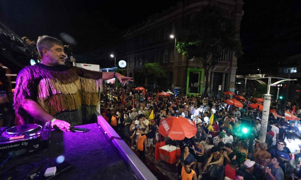 Zeca Camargo foi atração da virada eletrônica, festa que ocorreu no centro da cidade nesta madrugada -  (crédito: Marcos Vieira/EM)