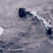 Maior iceberg do mundo, imobilizado perto de uma ilha na Antártica - Handout / COPERNICUS SENTINEL DATA 2025 / AFP