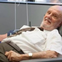 Conheça o doador de sangue que salvou a vida de milhões de bebês na Austrália - Divulgação/Australian Red Cross Lifeblood
