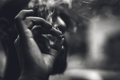 O charuto Ã© frequentemente associado a momentos de tranquilidade e prazer, ao invÃ©s da pressa comum ao fumar um cigarro, aliÃ¡s. -  (crédito: aamiraimer pixabay)