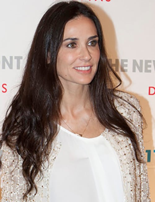 Nascida em 11 de novembro de 1962, em Roswell, Novo México, Demi Moore começou sua carreira artística como modelo antes de ingressar no cinema.