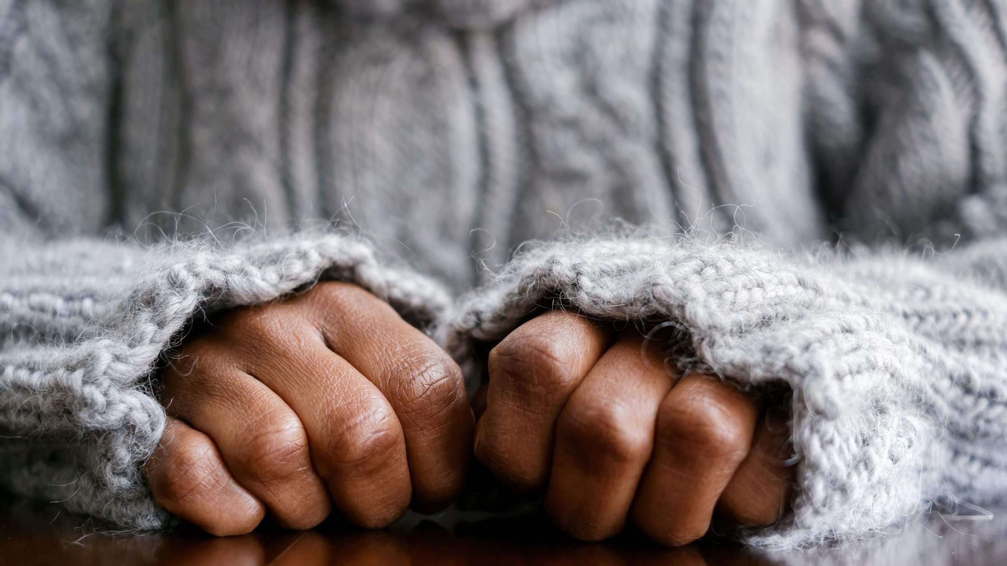 Criança com autismo fica indevidamente internada em hospital psiquiátrico na Inglaterra por 45 anos