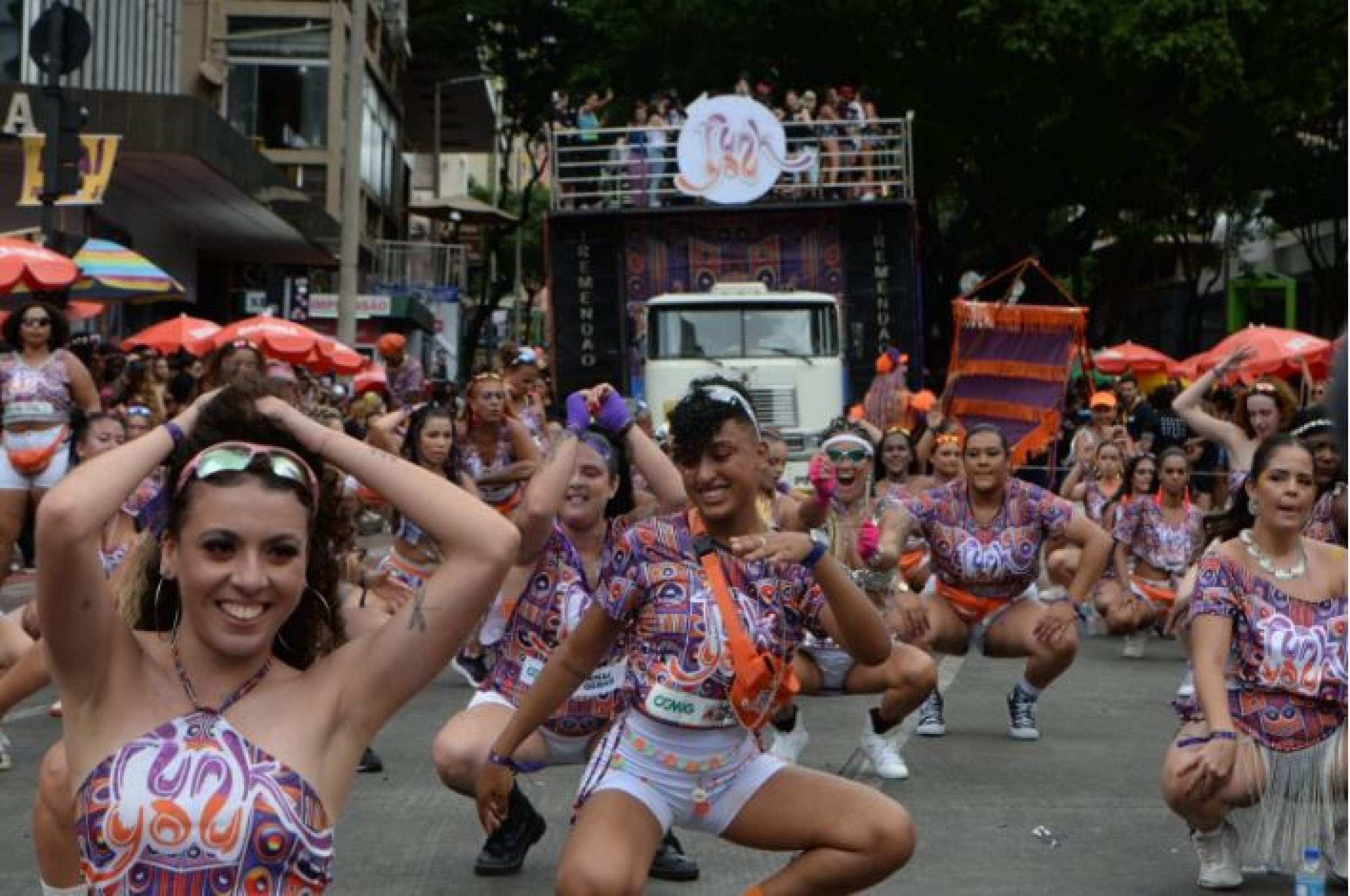 Com um trio elétrico inspirado nos paredões de som Bloco Funk You transformou o Carnaval de BH em um verdadeiro baile funk a céu aberto