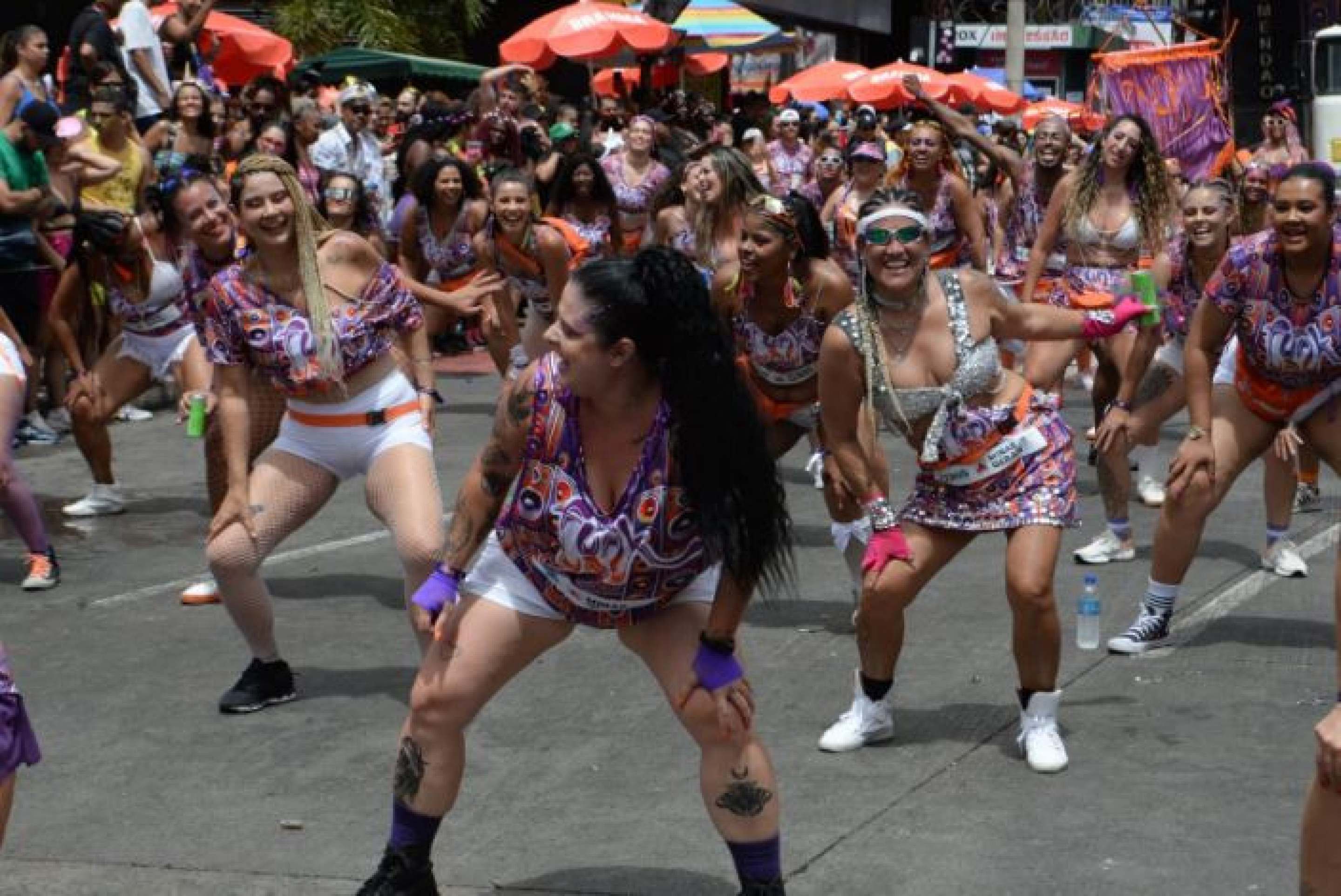 Com um trio elétrico inspirado nos paredões de som Bloco Funk You transformou o Carnaval de BH em um verdadeiro baile funk a céu aberto