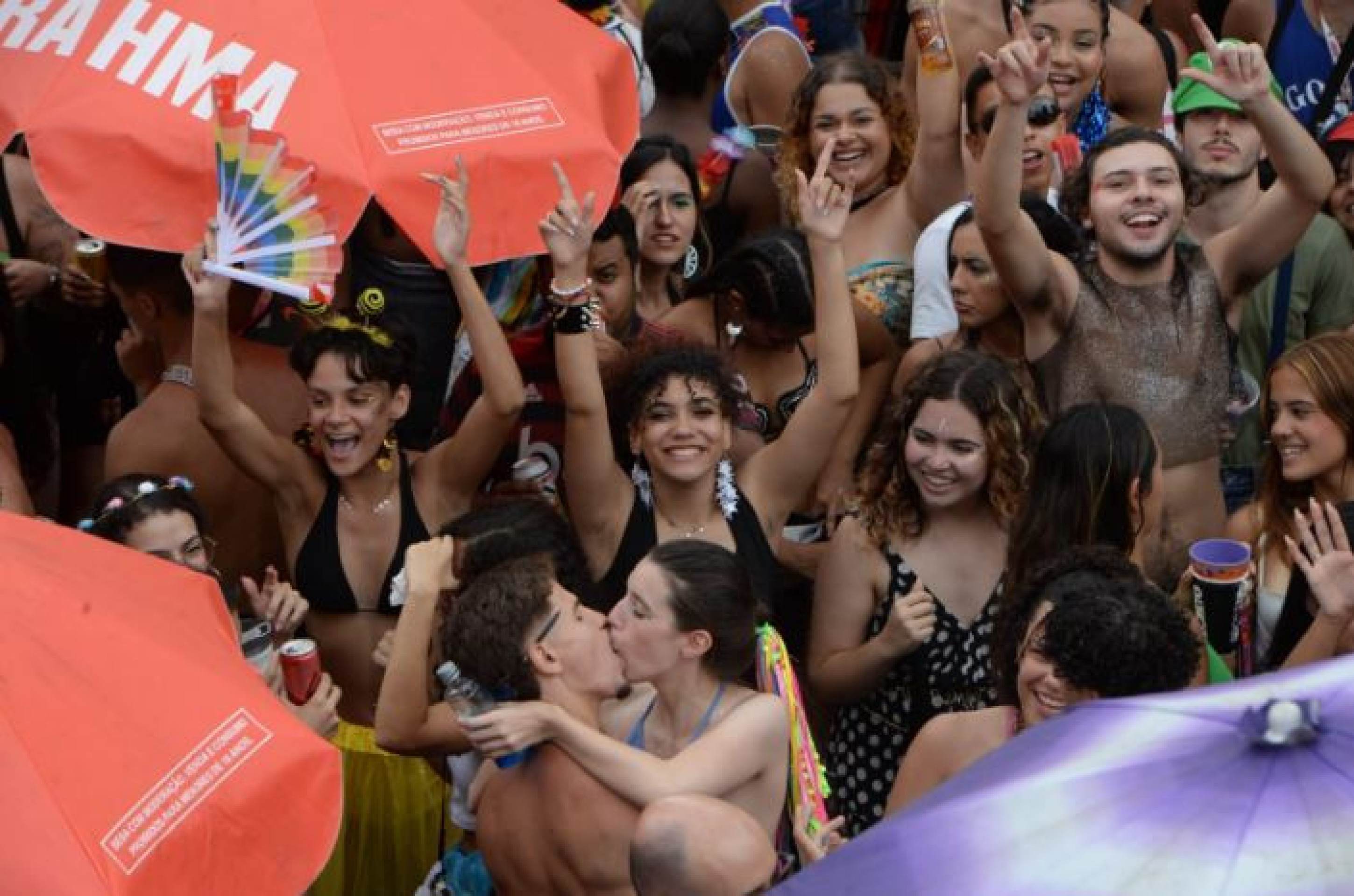 Com um trio elétrico inspirado nos paredões de som Bloco Funk You transformou o Carnaval de BH em um verdadeiro baile funk a céu aberto