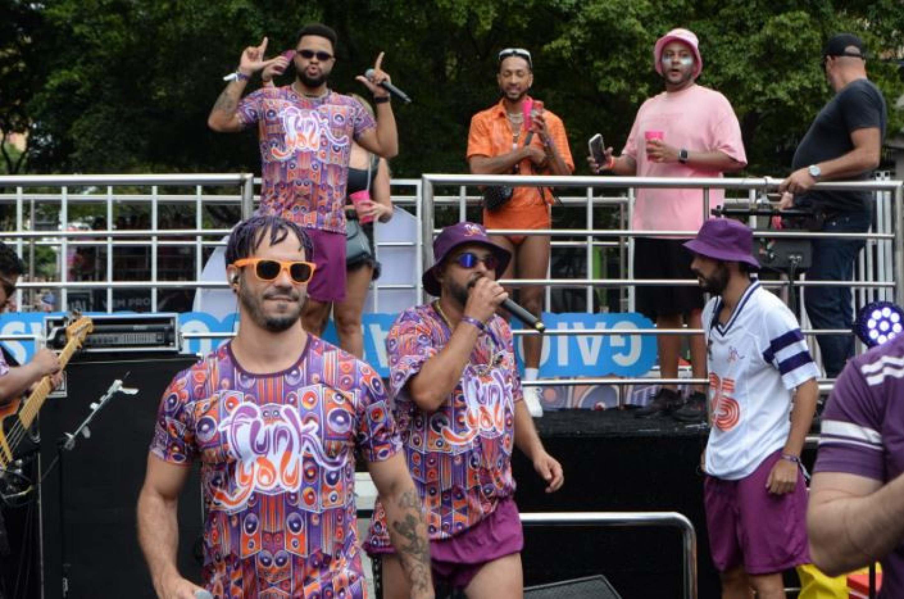 Com um trio elétrico inspirado nos paredões de som Bloco Funk You transformou o Carnaval de BH em um verdadeiro baile funk a céu aberto-Túlio Santos/ EM/ D.A Press