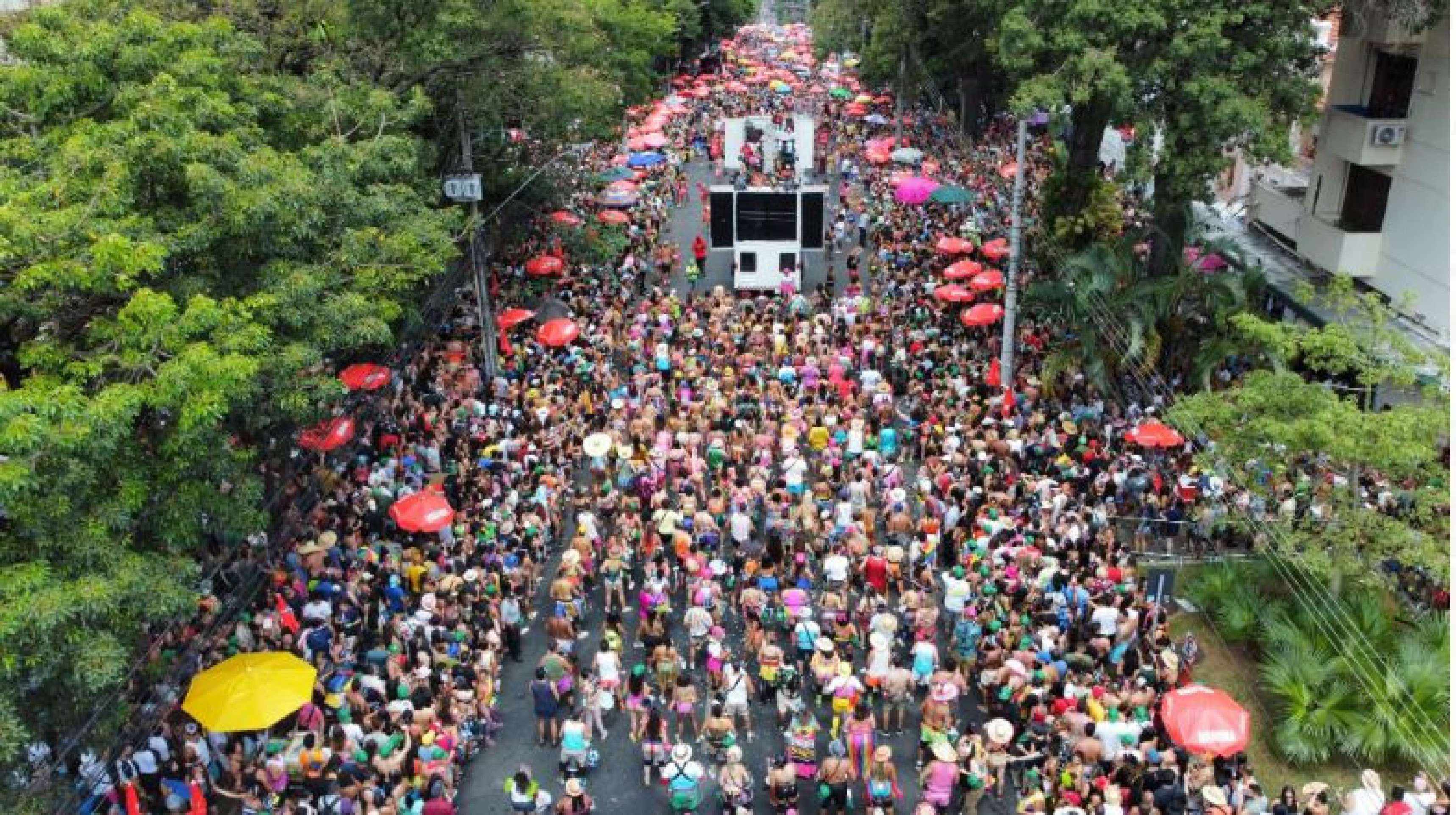Com milhares de foliões acompanhando o cortejo, o Bloco Juventude Bronzeada traz Axé Music, diversidade e expressão política  -Leandro Couri/EM/D.A