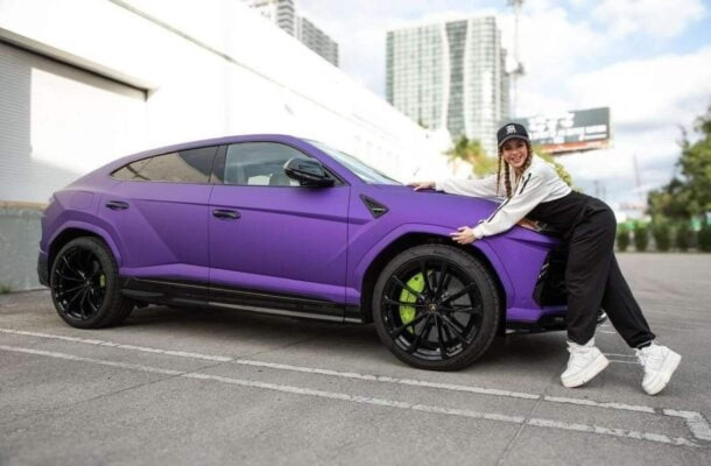 Fã coloca Lamborghini que ganhou de Shakira à venda