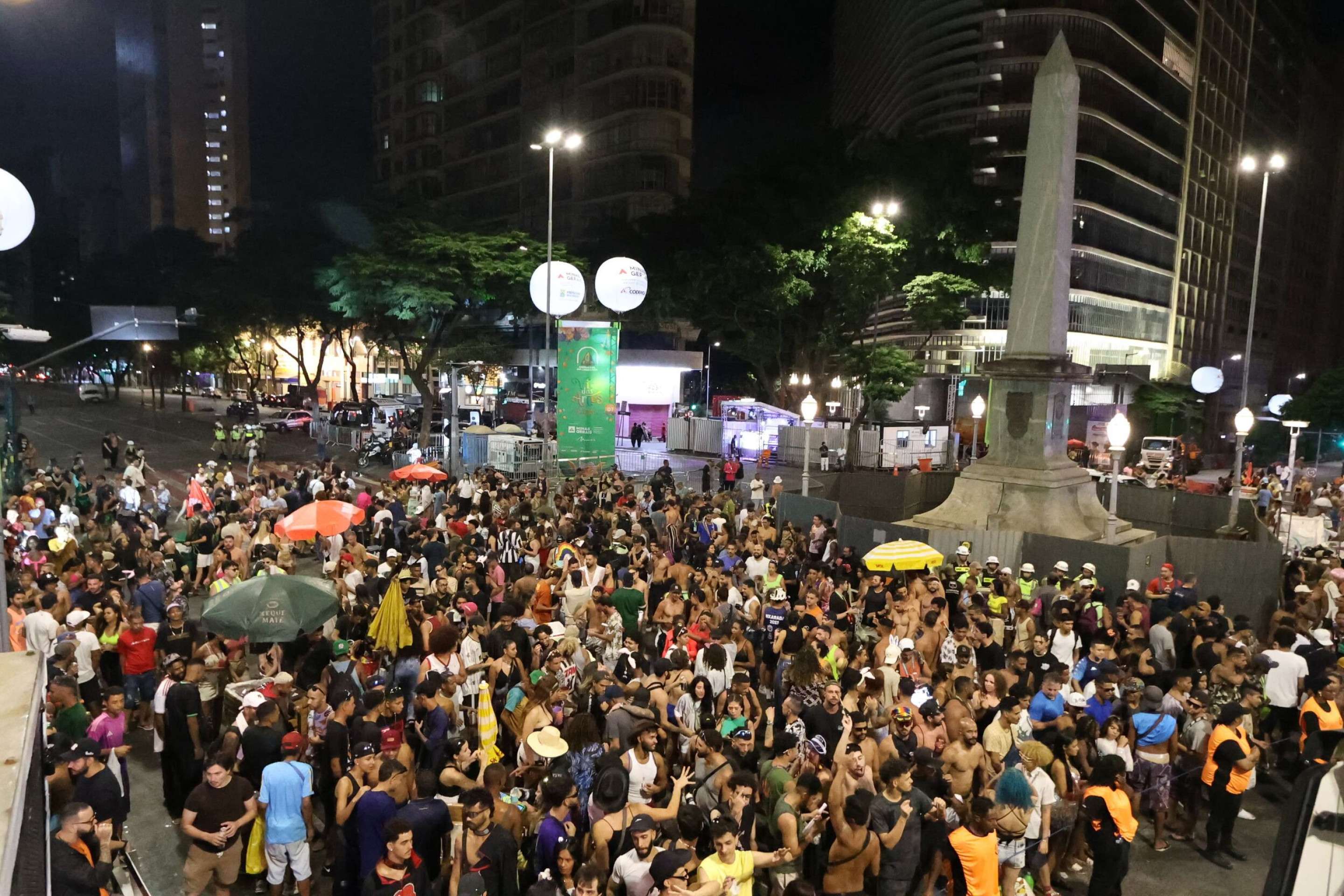  Zeca Camargo como DJ no Carnaval de BH-Marcos Vieira/EM