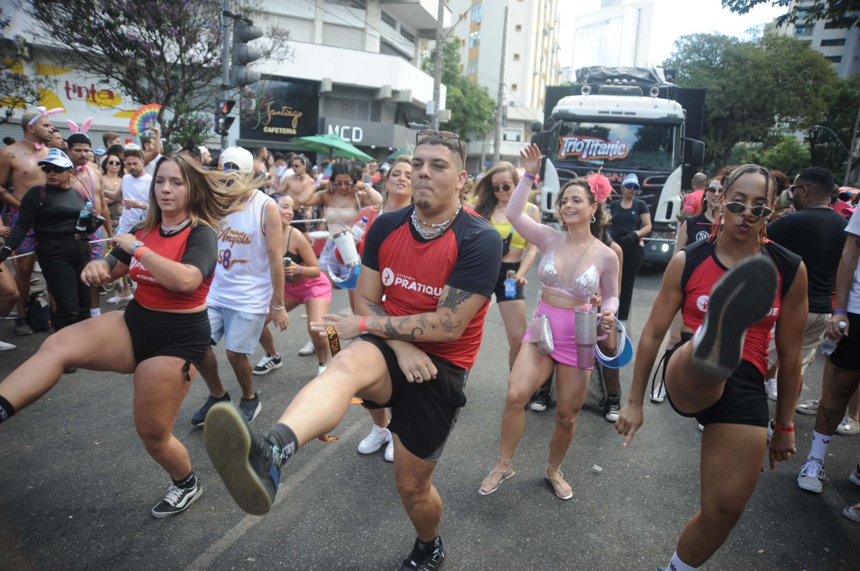 Bloco dos Gêmeos contou com a presença da cantora Melody e trouxe para a região Centro-Sul de BH, hits do funk-Alexandre Guzanshe/EM/D.A Press
