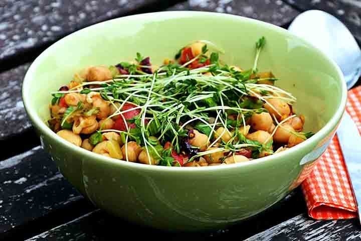 Muitas pessoas confundem vegetarianos com veganos. Mas existem diferenças. Os vegetarianos excluem da dieta tudo que tem origem animal, inclusive ovos e laticínios. 