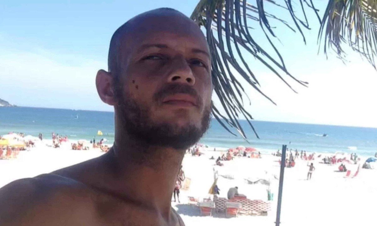 Pedro Ferreira em praia do Rio; folião foi morto com uma garrafada na cabeça em bloco de carnaval  nessa terça-feira (04/3) -  (crédito: Reprodução/Arquivo pessoal)