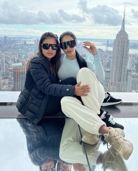 Graças ao carisma e autenticidade, as irmãs acabaram se destacando também fora dos palcos, especialmente nas redes sociais.