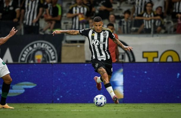 GUILHERME ARANA - Atuação em altíssimo nível. Extremamente participativo, conseguiu ótimas ultrapassagens pelo corredor e infiltrações dentro da área. - NOTA 8,0 - Foto: Pedro Souza / Atlético