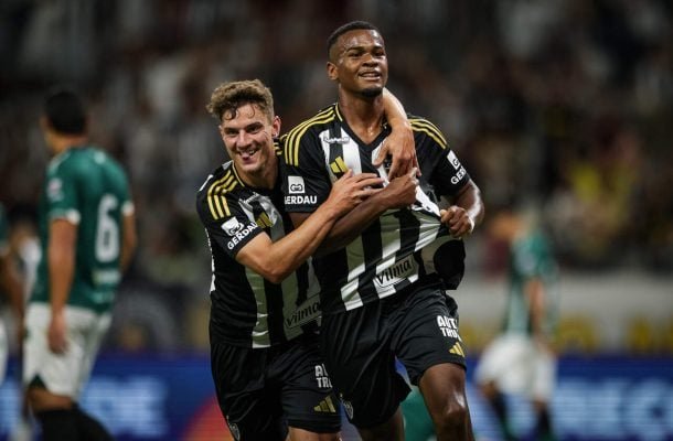 ALISSON- Novidade da escalação, o atacante mostrou esperteza para abrir o placar ao pegar rebote do goleiro. Assim, deu tranquilidade ao Galo na primeira etapa foi o primeiro gol dele em 2025. Aberto pela direita, deu profundidade ao time e fez combinações precisas. - NOTA 7,0 - Foto: Pedro Souza / Atlético