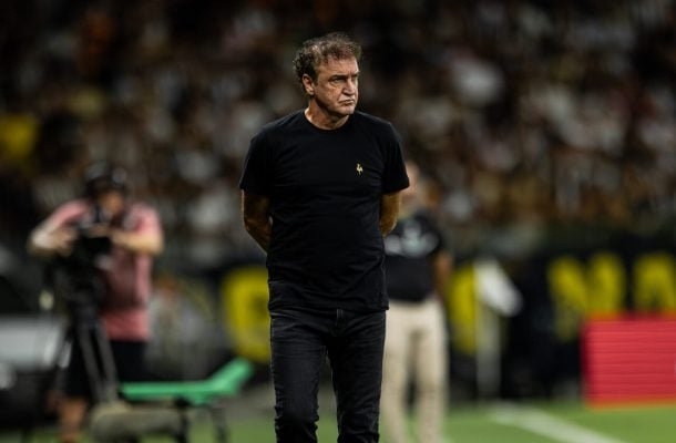 TEC. CUCA - Apostou na entrada de Alisson e foi feliz. Afinal, viu o atacante abrir o caminho para o triunfo do Galo. Promoveu substituições corretas, mantendo o nível da equipe no decorrer do segundo tempo. - NOTA 7,5 - Foto: Pedro Souza / Atlético
