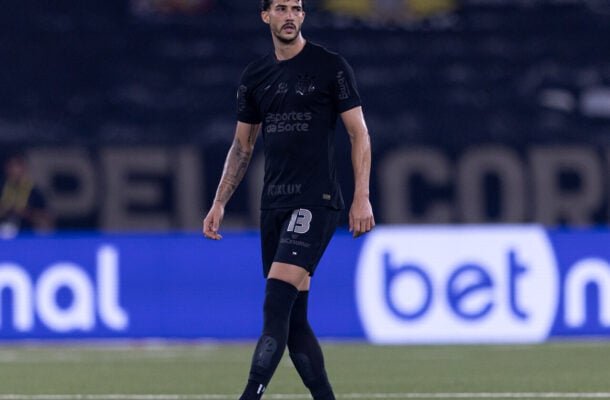 GUSTAVO HENRIQUE -  Apesar de cometer falhas na marcação e até fazer um gol contra (felizmente para ele e o Timão anulado por impedimento de um rival), foi o zagueiro mais regular do Corinthians. O que não significa que foi bem. NOTA 5,0. Foto: Rodrigo Coca/Agência Corinthians