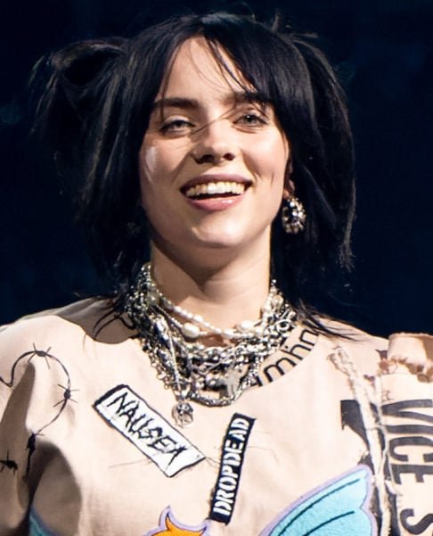 Billie Eilish - A cantora, vencedora do Oscar 2022 pela música de 